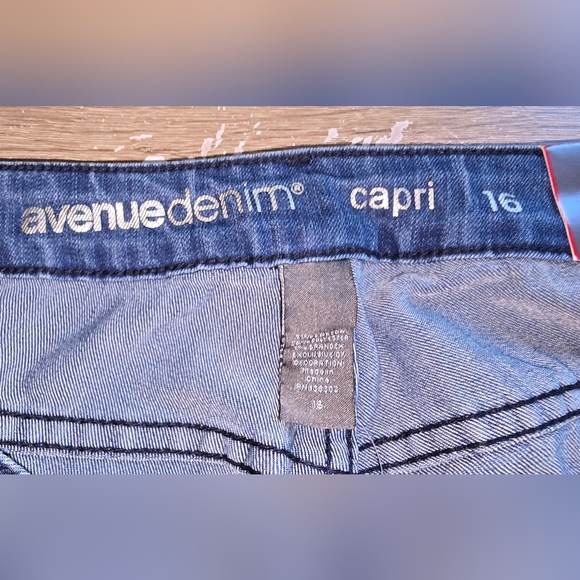 NWT! Avenue Denim Capri Side Zip Leg Cropped Blue Jeans Stretch Women's Plus 16 - Picture 6 of 8